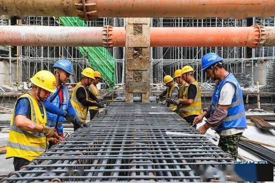 廣州地鐵建設(shè)施工忙，織就城市地下交通網(wǎng)